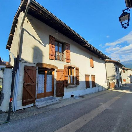 Maison De Village Au Pied De La Montagne Lumbin Bagian luar foto