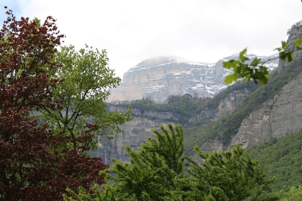 Maison De Village Au Pied De La Montagne Lumbin Bagian luar foto