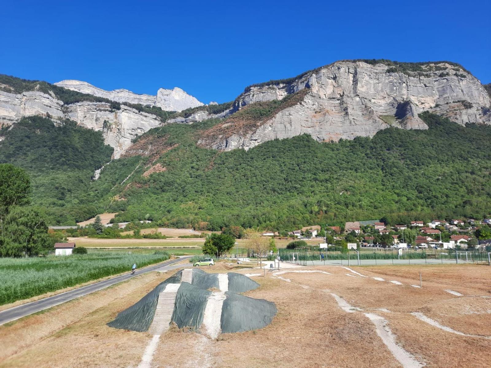 Maison De Village Au Pied De La Montagne Lumbin Bagian luar foto