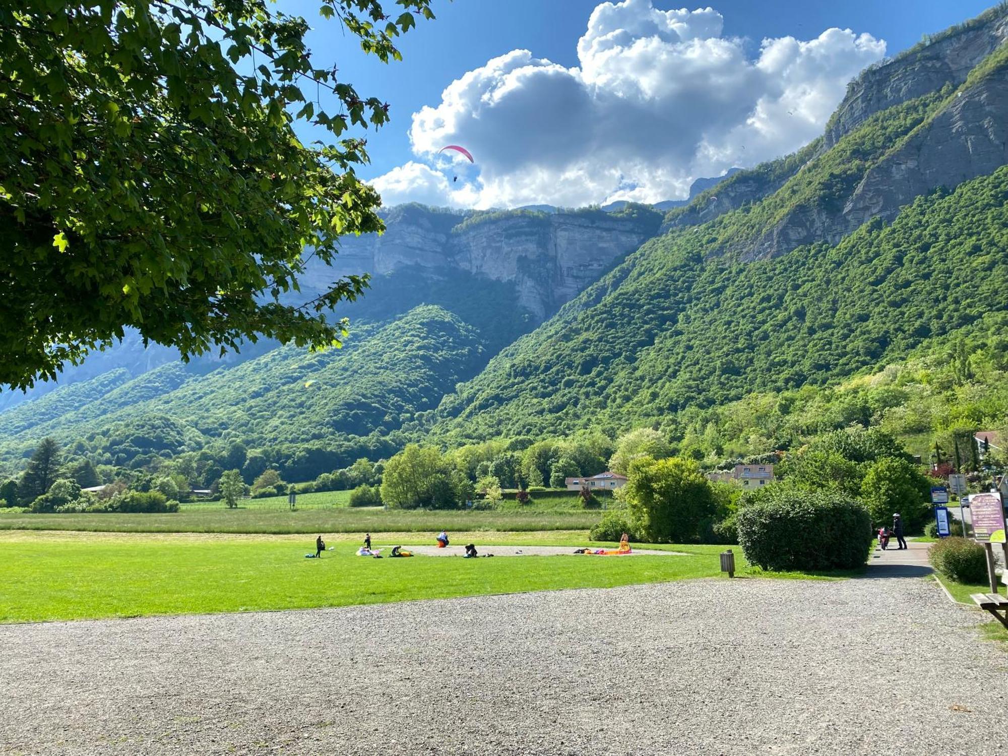 Maison De Village Au Pied De La Montagne Lumbin Bagian luar foto