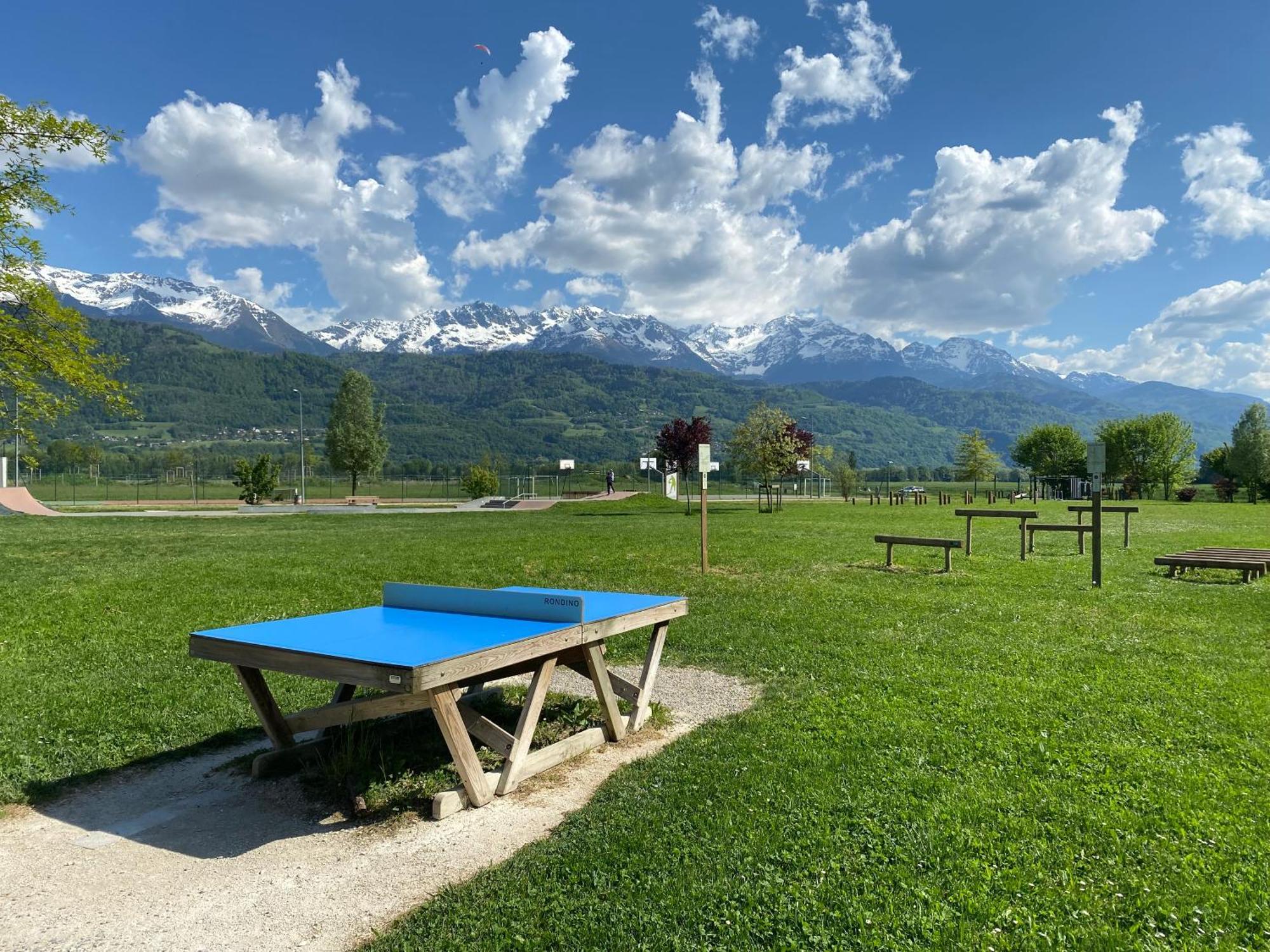 Maison De Village Au Pied De La Montagne Lumbin Bagian luar foto